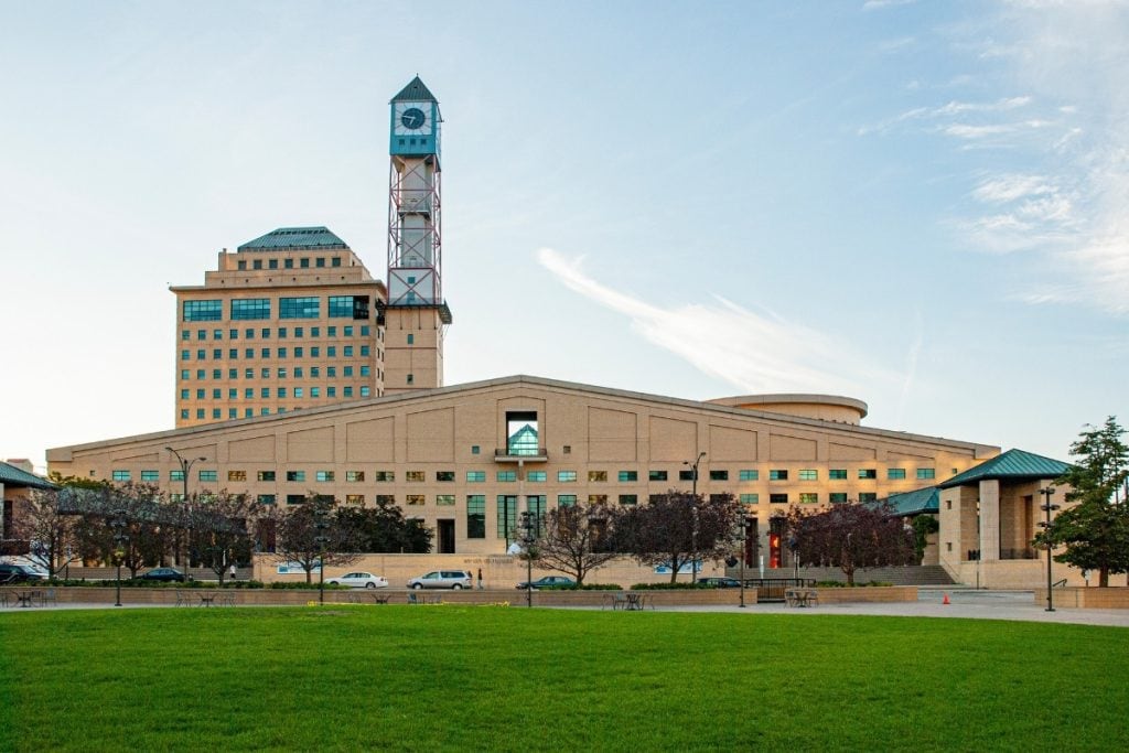 Mississauga City Hall – same-day weed delivery near Square One