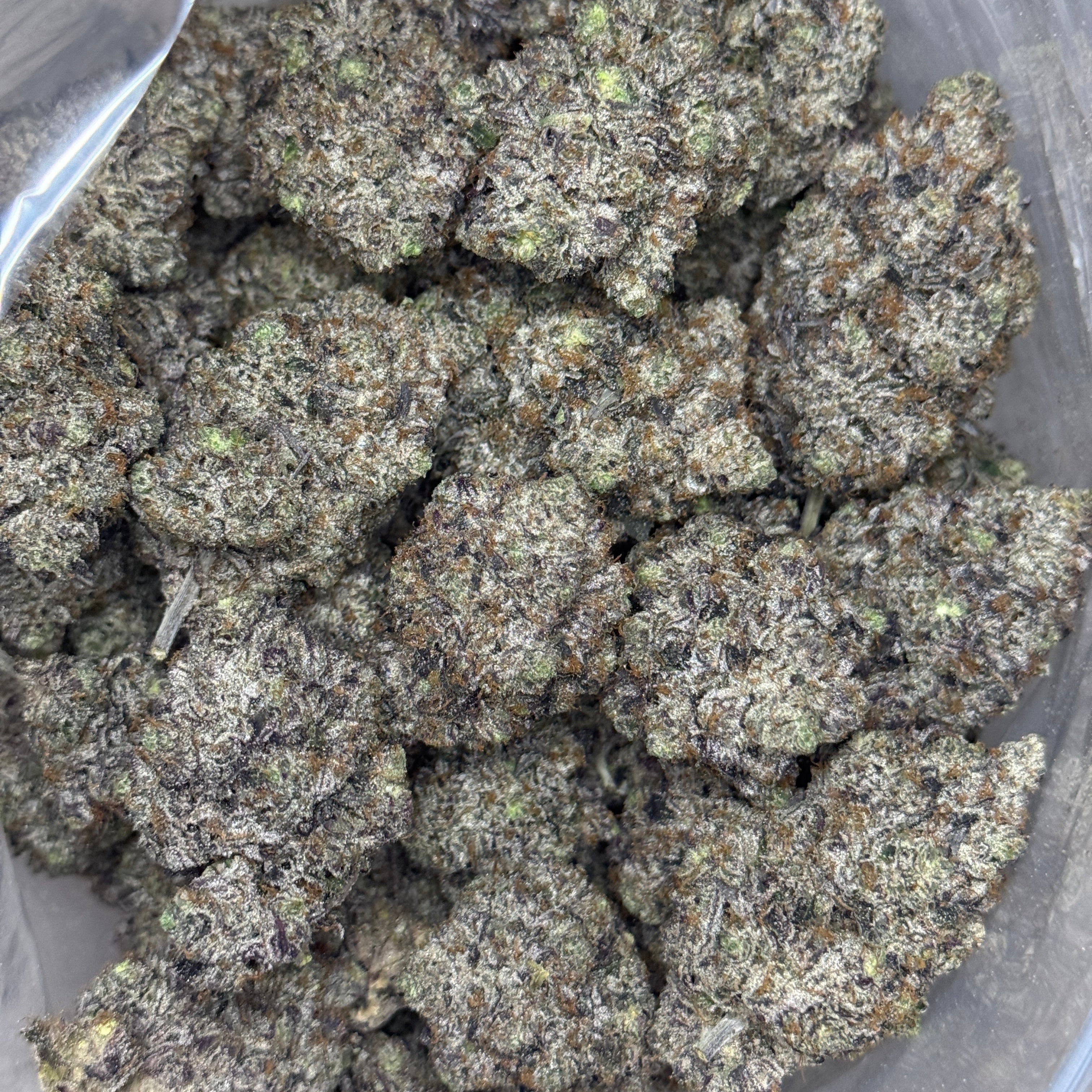 Passout Pink LSO indica AAAAA – 38% THC frosty purple-green buds in clear container – gas & berry flavour – luxury LSO craft – Toronto weed delivery