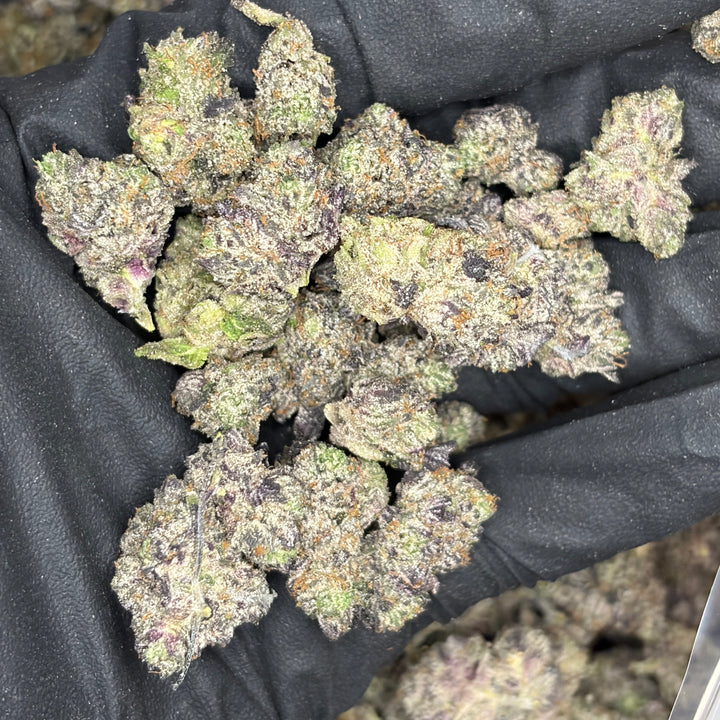 Pink CEO Popcorn AAAAA Indica 42% THC – small buds with creamy gas aroma and frosty trichomes, Toronto weed delivery