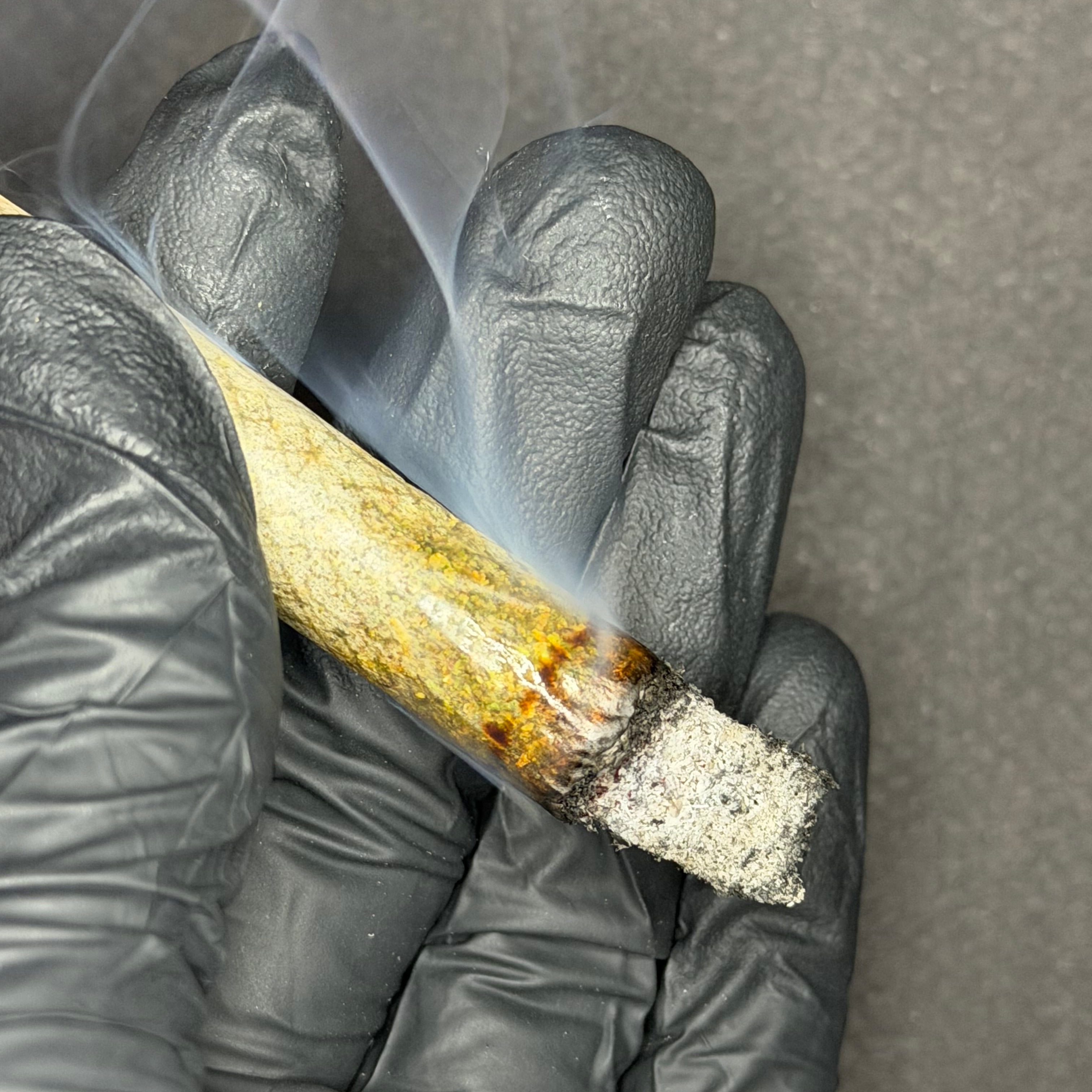 Platinum Snobbery Pink rolled joint – smooth platinum gas smoke – Toronto cannabis delivery