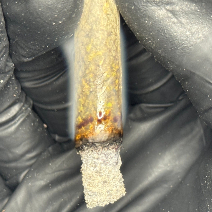 Super Goo joint burning clean white ash – strong gas hybrid indica smoke