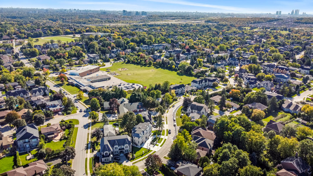 Same-day weed delivery in Richmond Hill – aerial view of suburban neighbourhoods